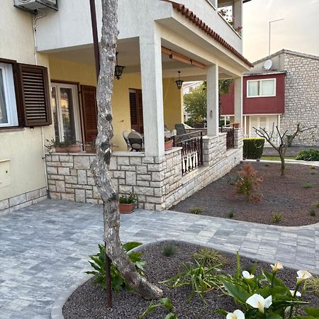 Apartmani Darko 罗维尼 外观 照片