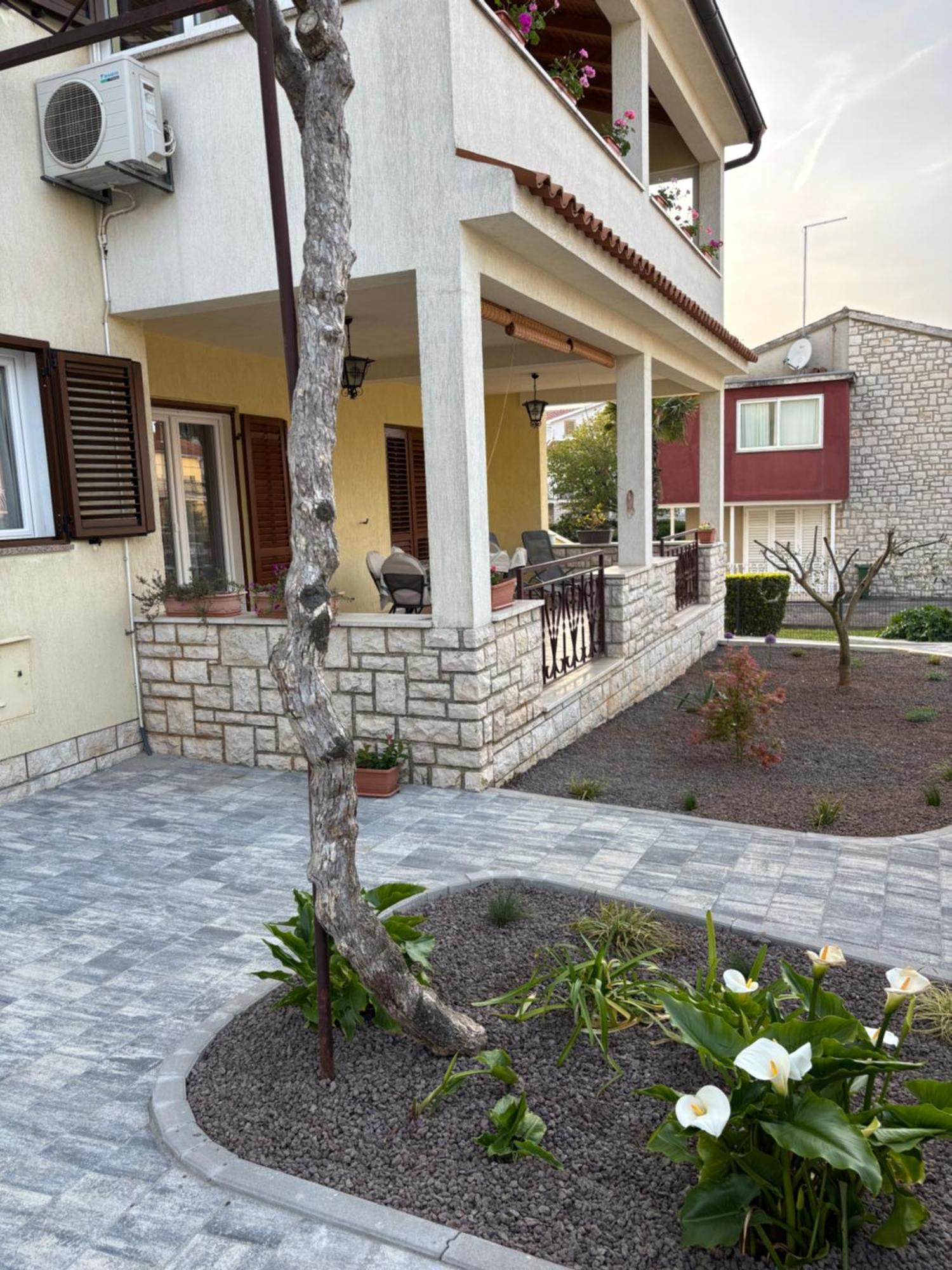 Apartmani Darko 罗维尼 外观 照片